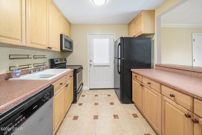 Building Photo - 2100 W Beach Dr
