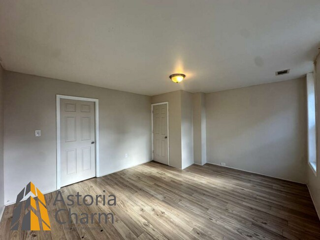 Building Photo - 910 Edmondson Ave