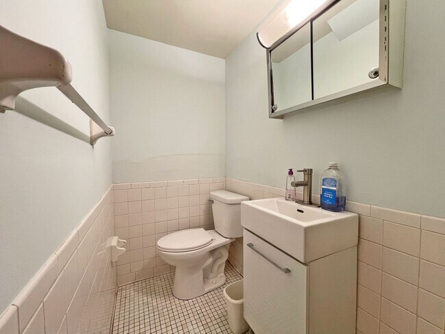 Building Photo - Newly Redone 3 Bedroom Bungalow in Tonka B...