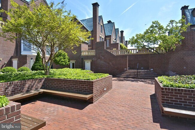 Building Photo - 115 N Lee St