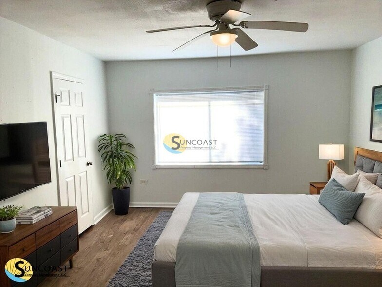 Building Photo - 478 W 58th St