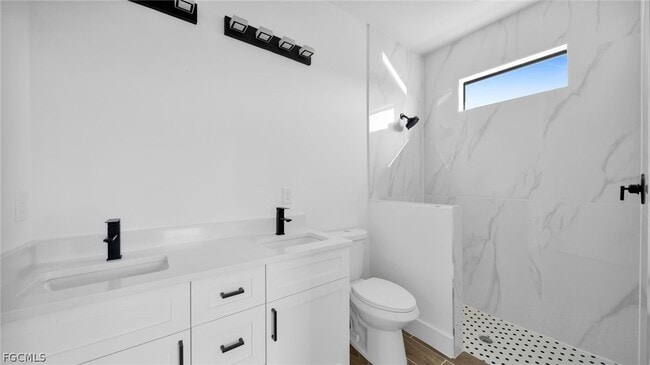 Building Photo - 4989 Fairway Ct