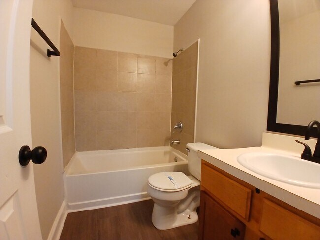 Building Photo - Amazing 3 Bedroom 2.5 Bath! Intown Living at a Price Below Market Off Street Parking