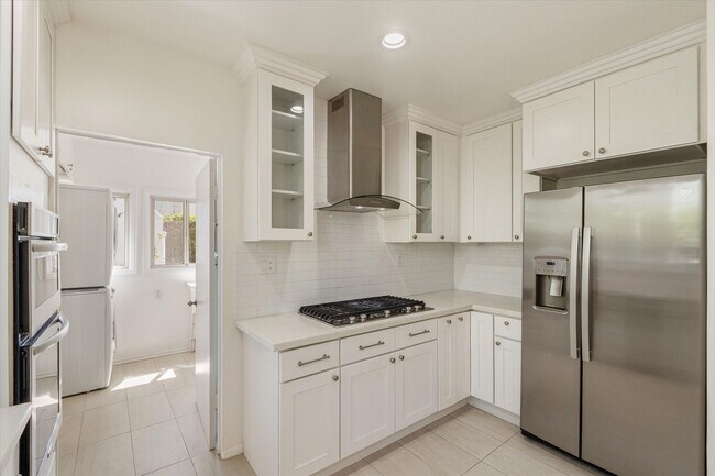 Building Photo - 4 Bed • 3 Bath • 2,135 Sq Ft (Main House) ...