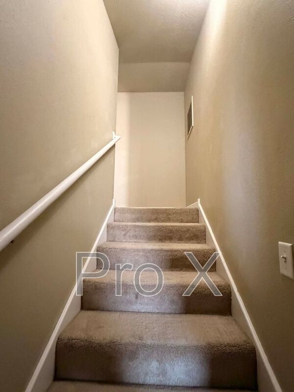 Building Photo - 2226 S Moffet Ave