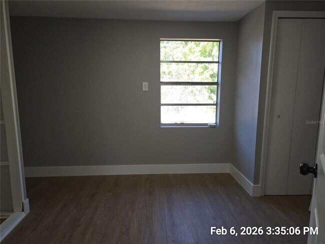 Building Photo - 604 E College Ave