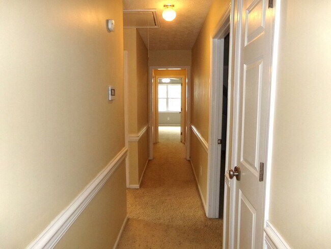 Building Photo - Beautiful 2 story home located on a cul-de-sac
