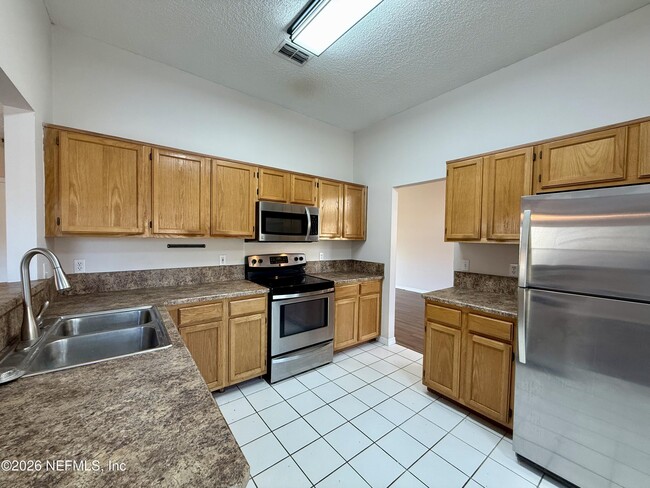 Building Photo - 3785 Union Pacific Dr E