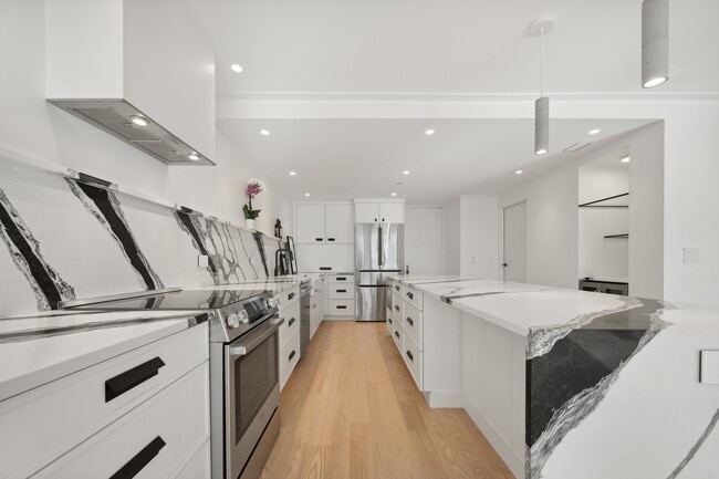 Building Photo - 180 E Pearson St