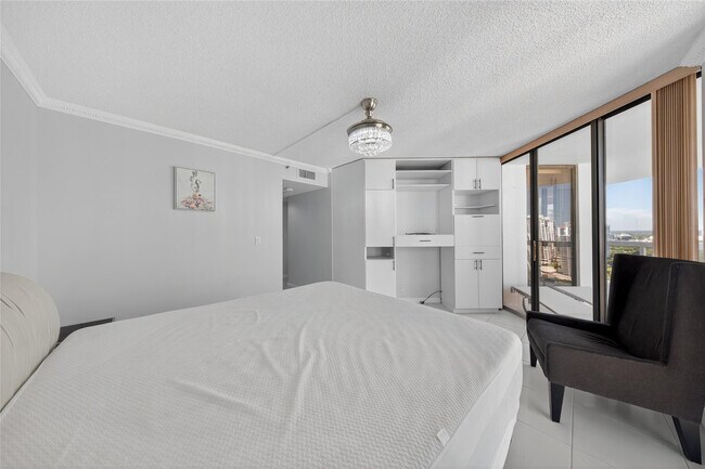 Building Photo - 20185 E Country Club Dr