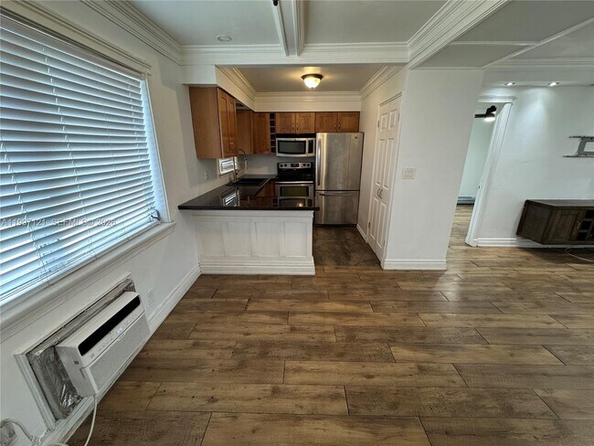 Building Photo - 2000 Buchanan St