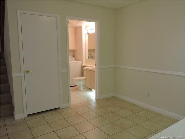 Building Photo - 2865 SW Lakemont Pl