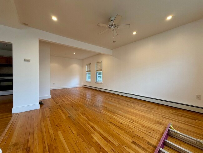 Building Photo - 98 W Spring St