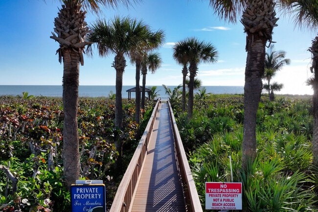 Building Photo - 5051 N Hwy A1A