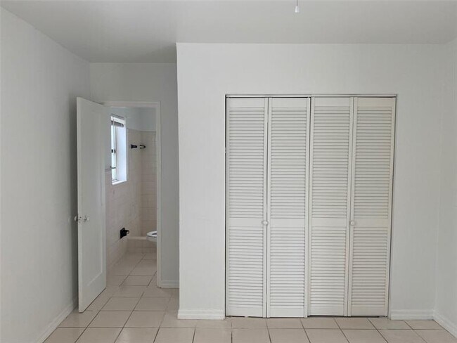 Building Photo - 1820 Funston St