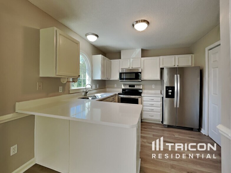 Building Photo - 561 Yellow Berry Run