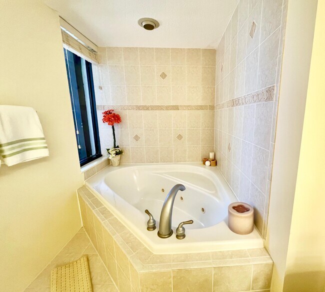 Building Photo - 4000 N Ocean Dr