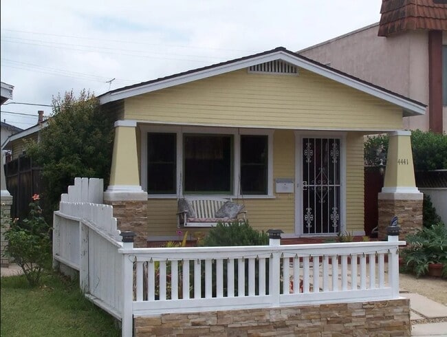 Primary Photo - Charming 3 bedroom / 1 Bath House