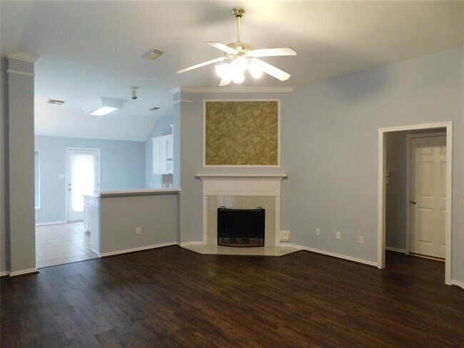 Building Photo - 4211 Creek Hollow Ln