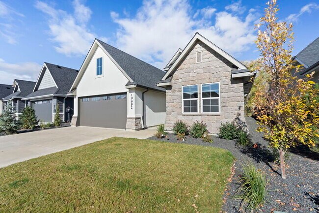 Building Photo - 10692 W Bell Fountain Dr