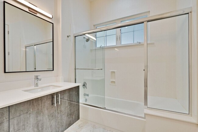Building Photo - Brand New 2 Story, 3 Bed, 3 Bath Townhome ...