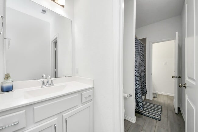 Building Photo - 1311 Stuart Run Dr