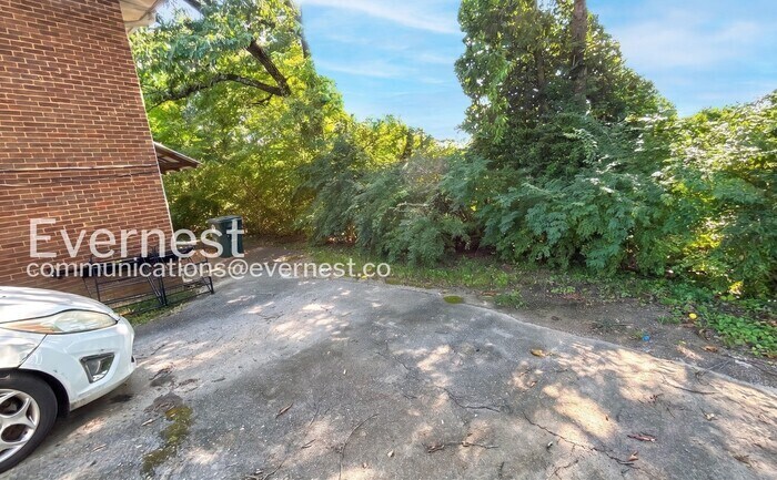 Building Photo - 1851 Dana Ln