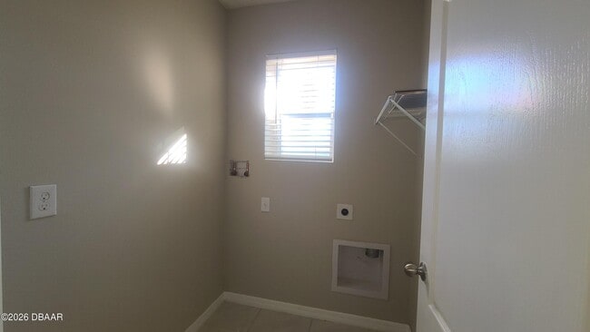 Building Photo - 542 Armoyan Wy