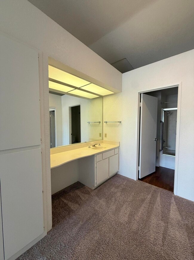 Building Photo - 505 S Farrell Dr