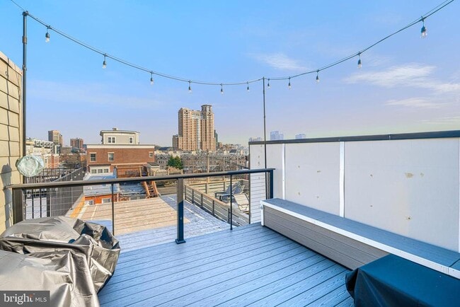 Building Photo - 542 E Clement St