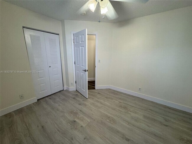 Building Photo - 2823 Lake Park Cir E