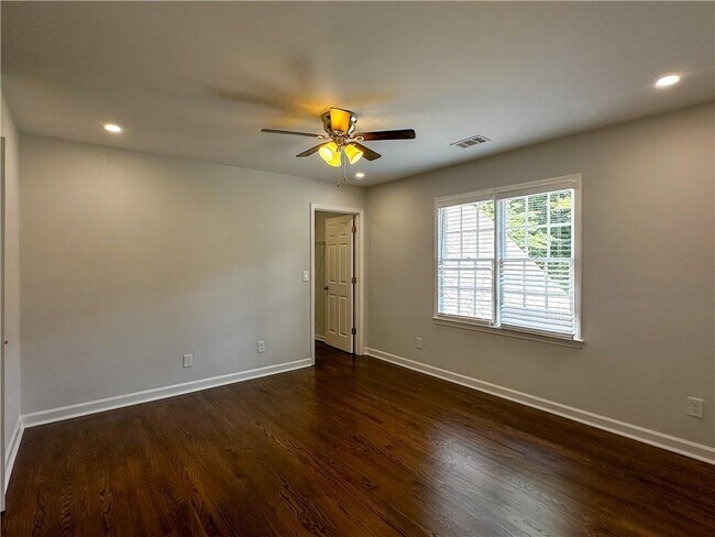 Building Photo - 2660 Coachmans Cir