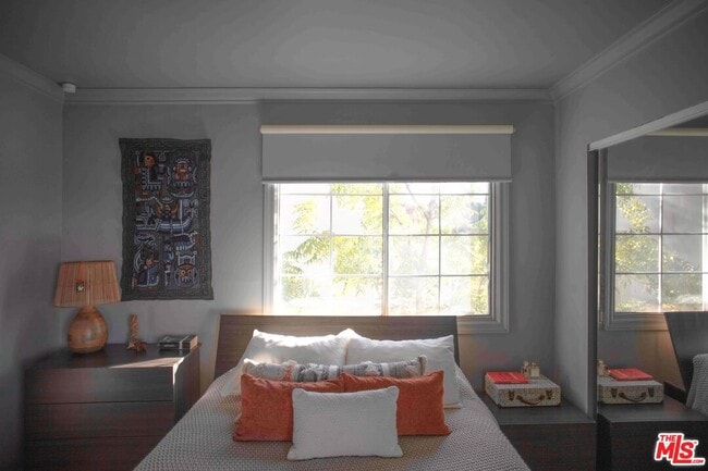 Building Photo - 1112 Montecito Dr