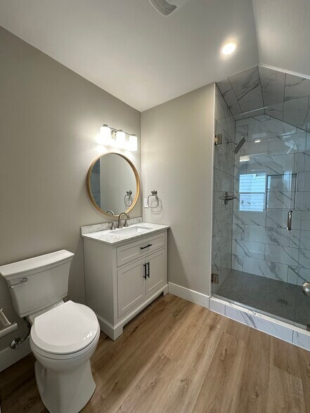 Building Photo - 5325 NE Flanders St