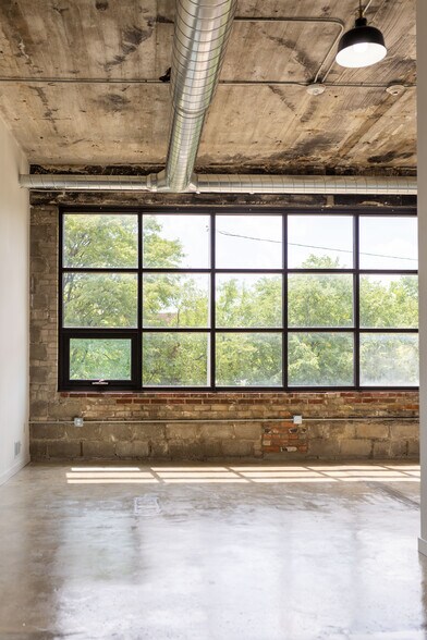 Building Photo - 470 Brainard St