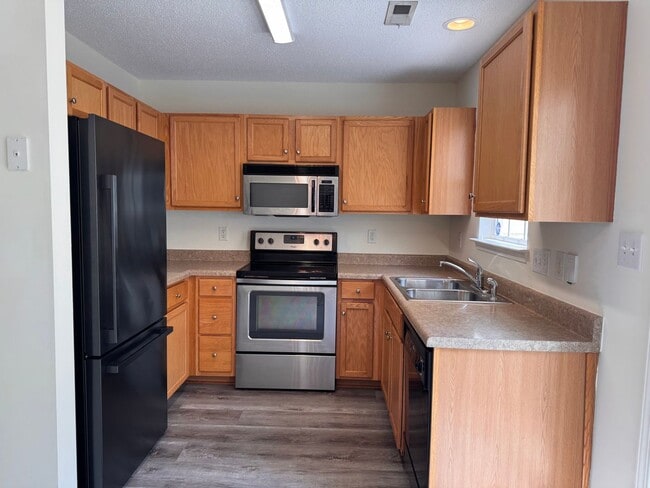 Building Photo - 2Br 1.5BA Townhome in Bridford Downs