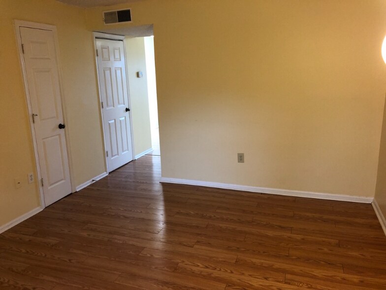 Building Photo - 250 Elm St