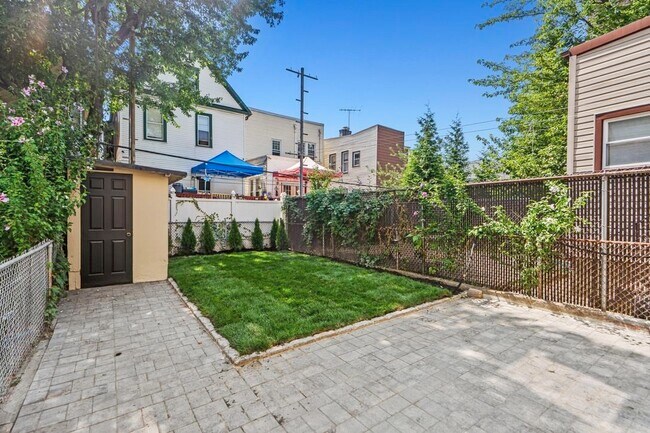 Building Photo - 41 47th St