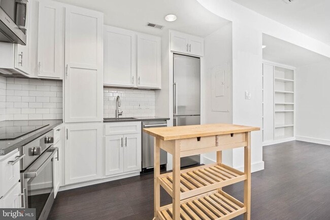 Building Photo - 2114 N St NW
