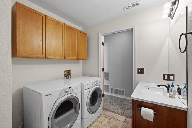 Building Photo - Liberty Lake 4 Bed 2 Bath Home that has been nicely updated