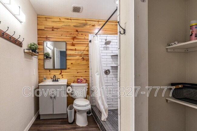 Building Photo - 1317 W French Pl