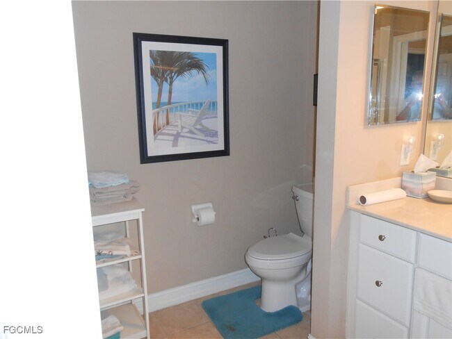 Building Photo - 10720 Ravenna Way