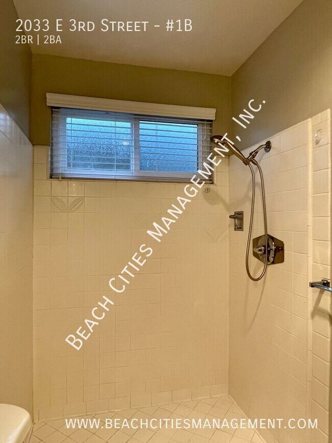 Building Photo - 2033 E 3rd St