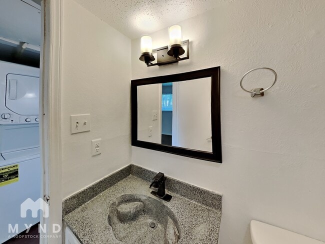 Building Photo - 3624 Parkridge Dr