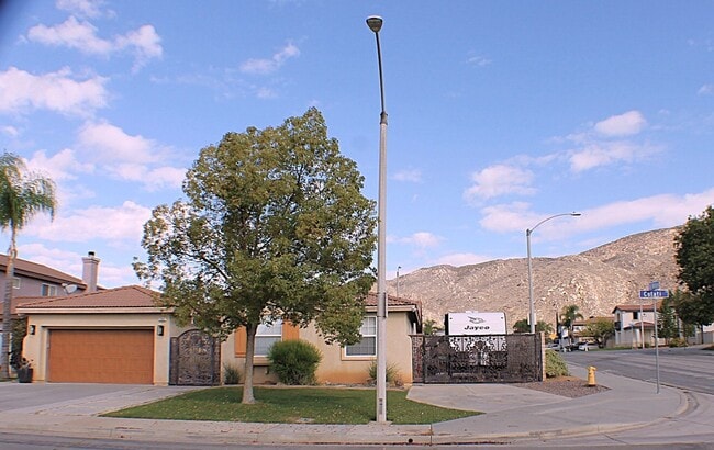 Building Photo - Single-Story Beauty with RV Parking in North Moreno Valley!