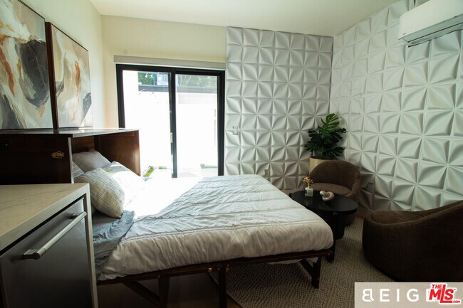 Building Photo - 22454 Dolorosa St