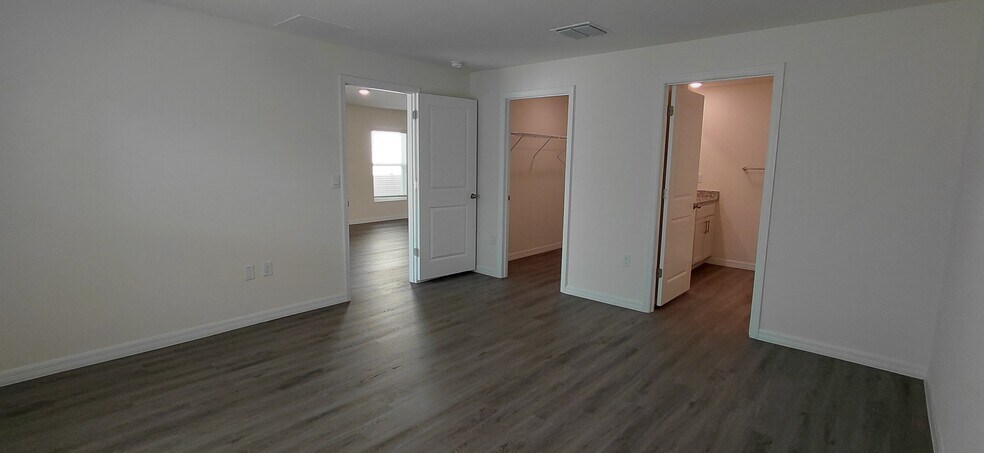 Building Photo - 36171 Sunflower Hill Dr