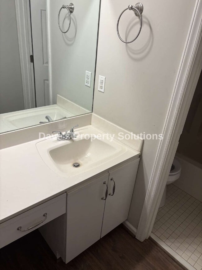Building Photo - Beautiful Condo in Convenient Location!