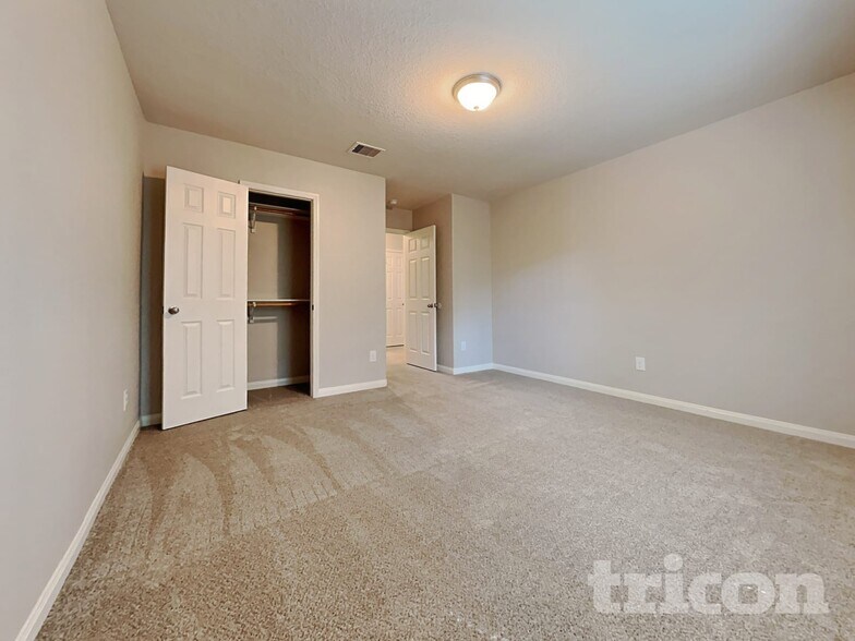 Building Photo - 30906 Sweetwater Cir