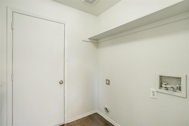 Building Photo - 1618 Sabine Dr